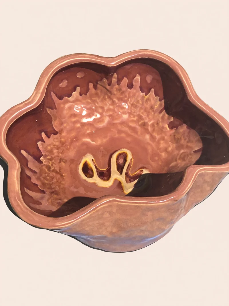 Illustrazione concettuale di una ciotola da portata in gres smaltato.